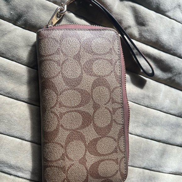 Coach Tan Signature Shoulder Bag and Wallet - Picture 8 of 9